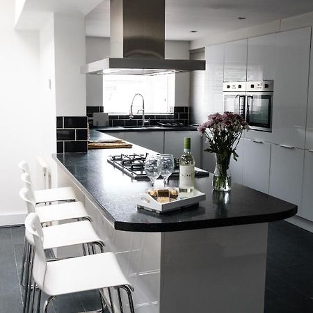 Gorgeous 3 Bedroom Victorian Townhouse Lisburn Bagian luar foto