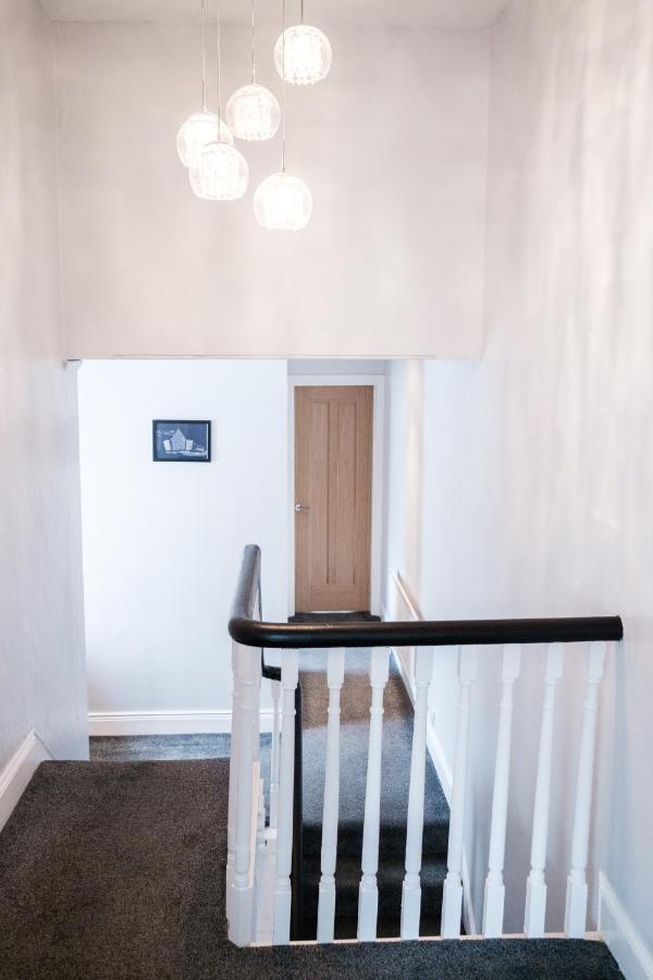 Gorgeous 3 Bedroom Victorian Townhouse Lisburn Bagian luar foto