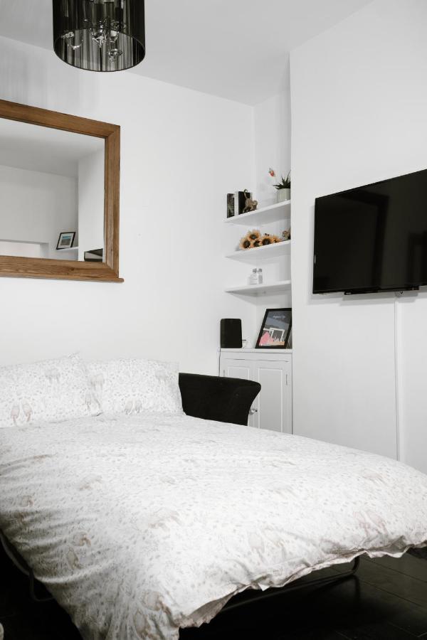 Gorgeous 3 Bedroom Victorian Townhouse Lisburn Bagian luar foto