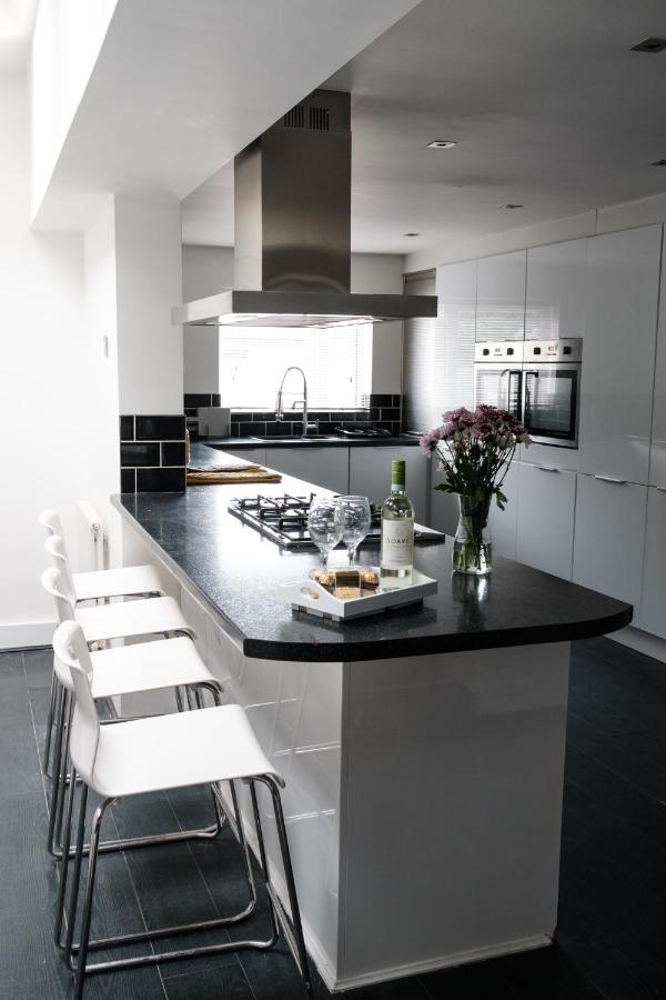 Gorgeous 3 Bedroom Victorian Townhouse Lisburn Bagian luar foto