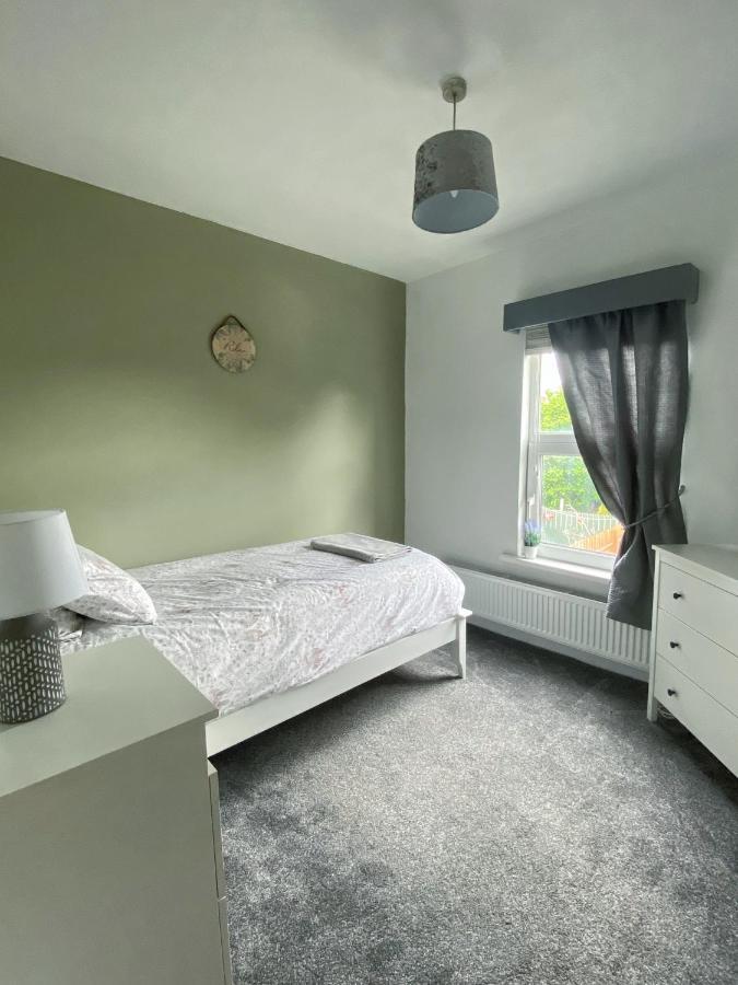 Gorgeous 3 Bedroom Victorian Townhouse Lisburn Bagian luar foto